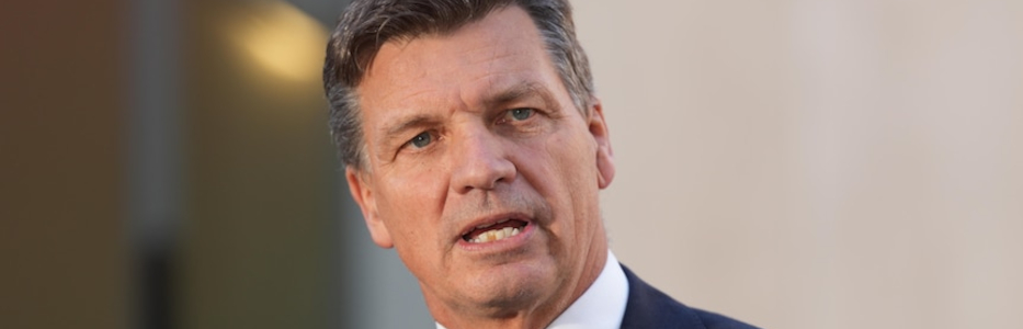 Limited gambling changes on table in Coalition and Labor talks