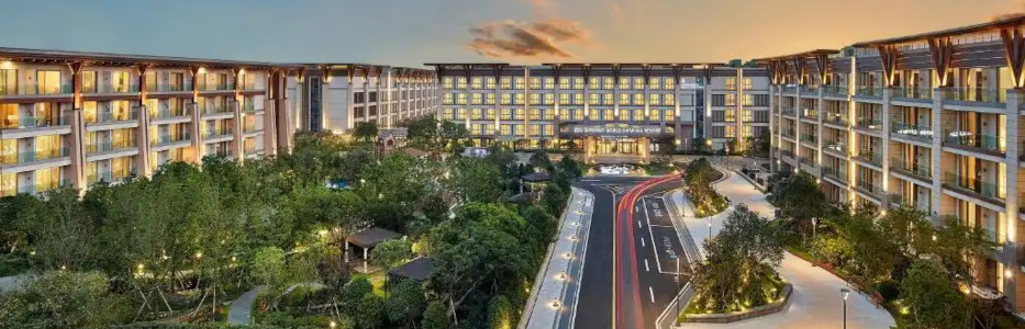 Operator of casino resort expects 1H net loss to slim